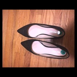 Pointy toed black flats